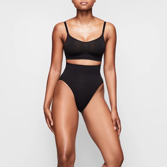SKIMS Other - SKIMS Seamless Sculpt Bralette Bra Onyx Adjustable Straps Ruched S/M NEW